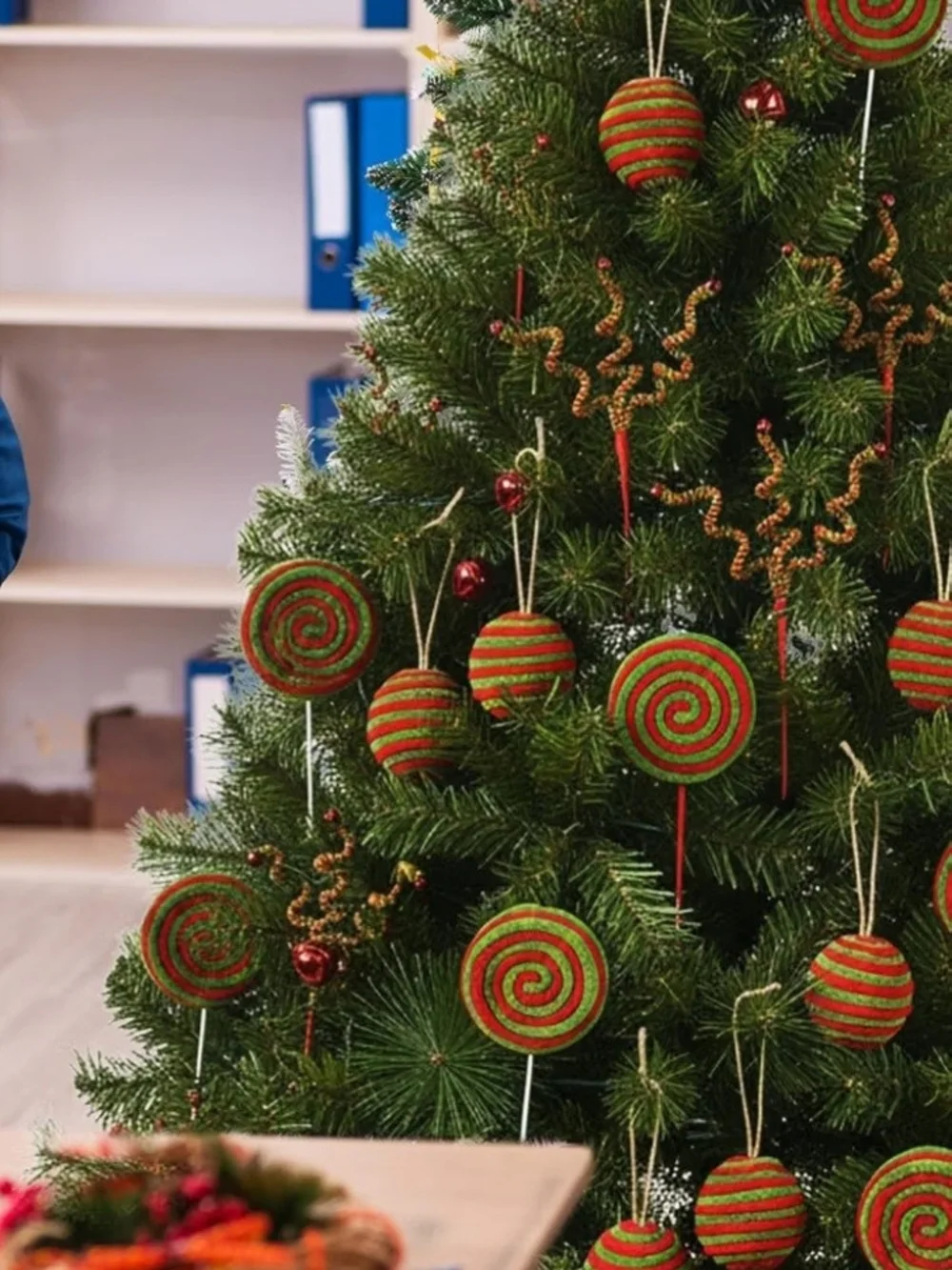 Spiral Ornament Set. Red and Green Christmas Tree Decor. 24 Piece Set. NWT.